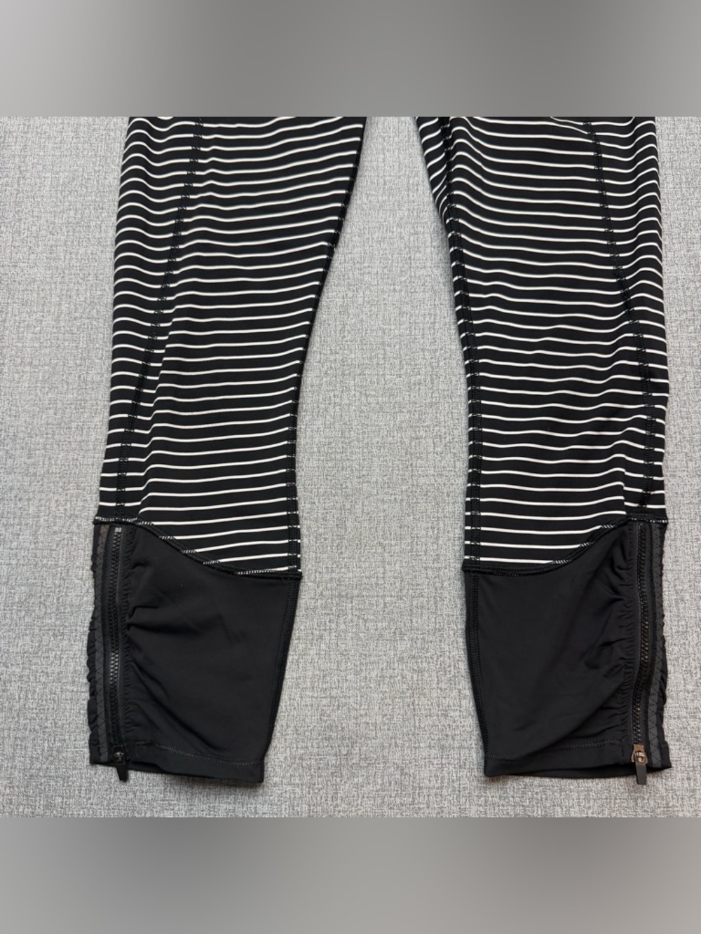 Lululemon Runday Crop-Parallel Stripe White Black - Picture 3 of 13